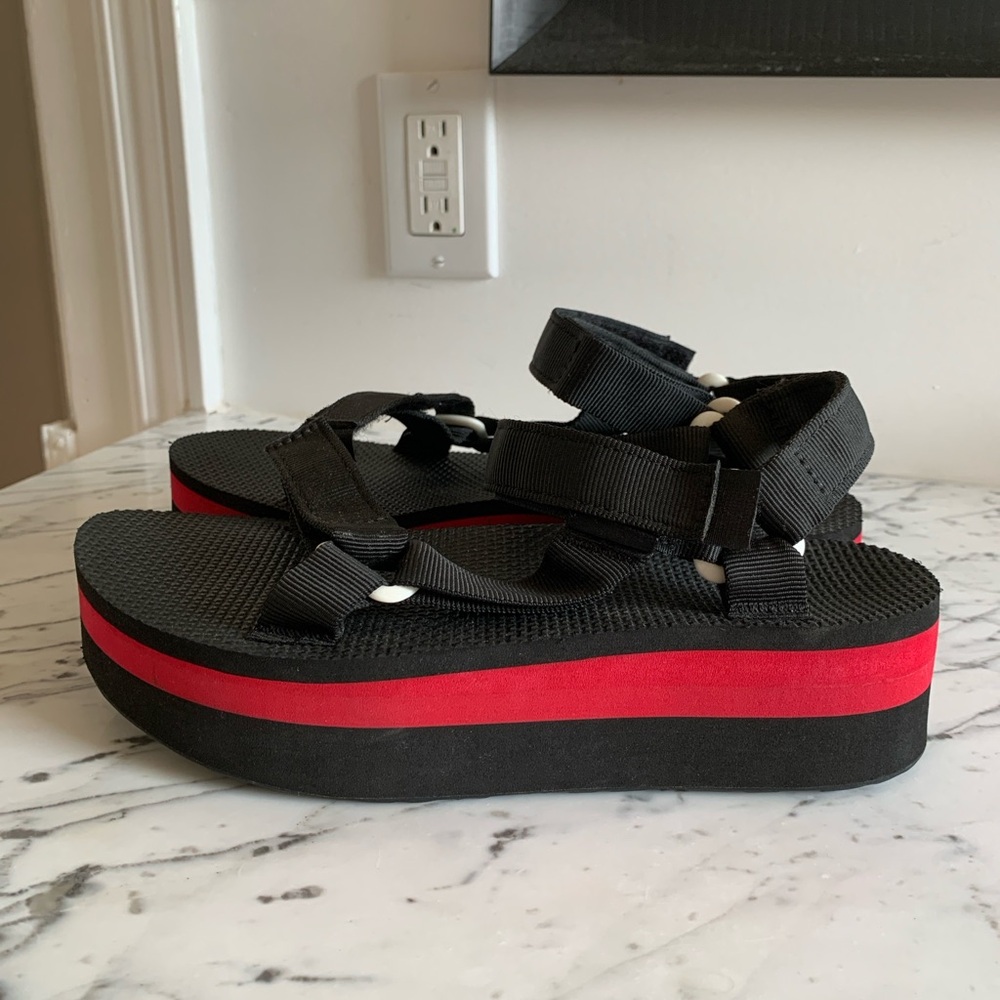 Teva’s Stylish Black and Red Platform Sandals 8